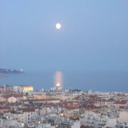 Superbe Sur Le Toit Penhouse Face à La Mer Et Aux Toits De * Nice