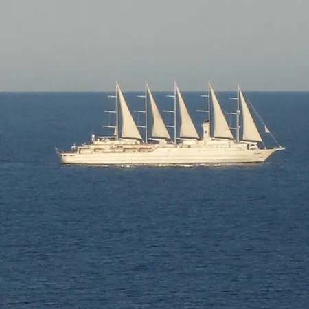 Superbe Sur Le Toit Penhouse Face à La Mer Et Aux Toits De *