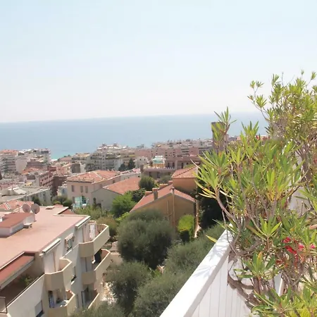 Superbe Sur Le Toit Penhouse Face à La Mer Et Aux Toits De Appartement *