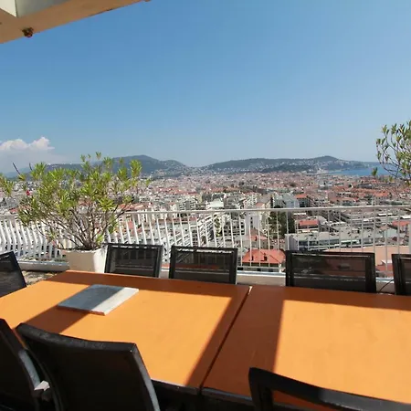 Superbe Sur Le Toit Penhouse Face à La Mer Et Aux Toits De Appartement