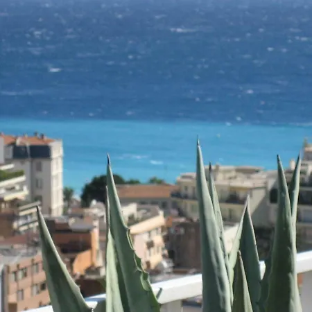 Superbe Sur Le Toit Penhouse Face A La Mer Et Aux Toits De